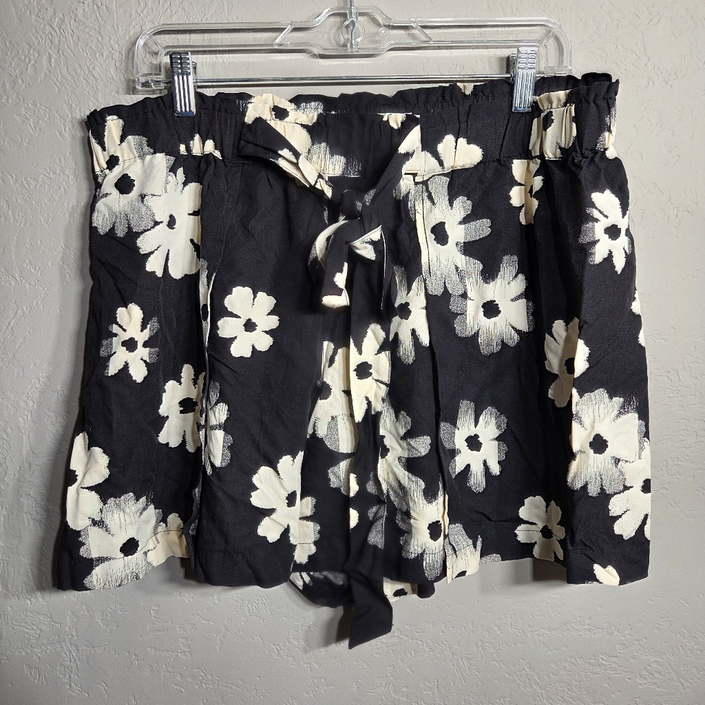 Madewell Black and White High Waist Floral Shorts